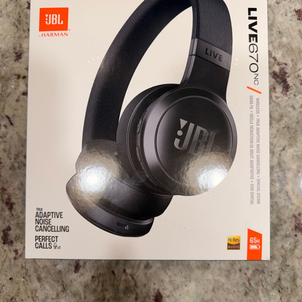 JBL Live 670NC Black Wireless Headphones